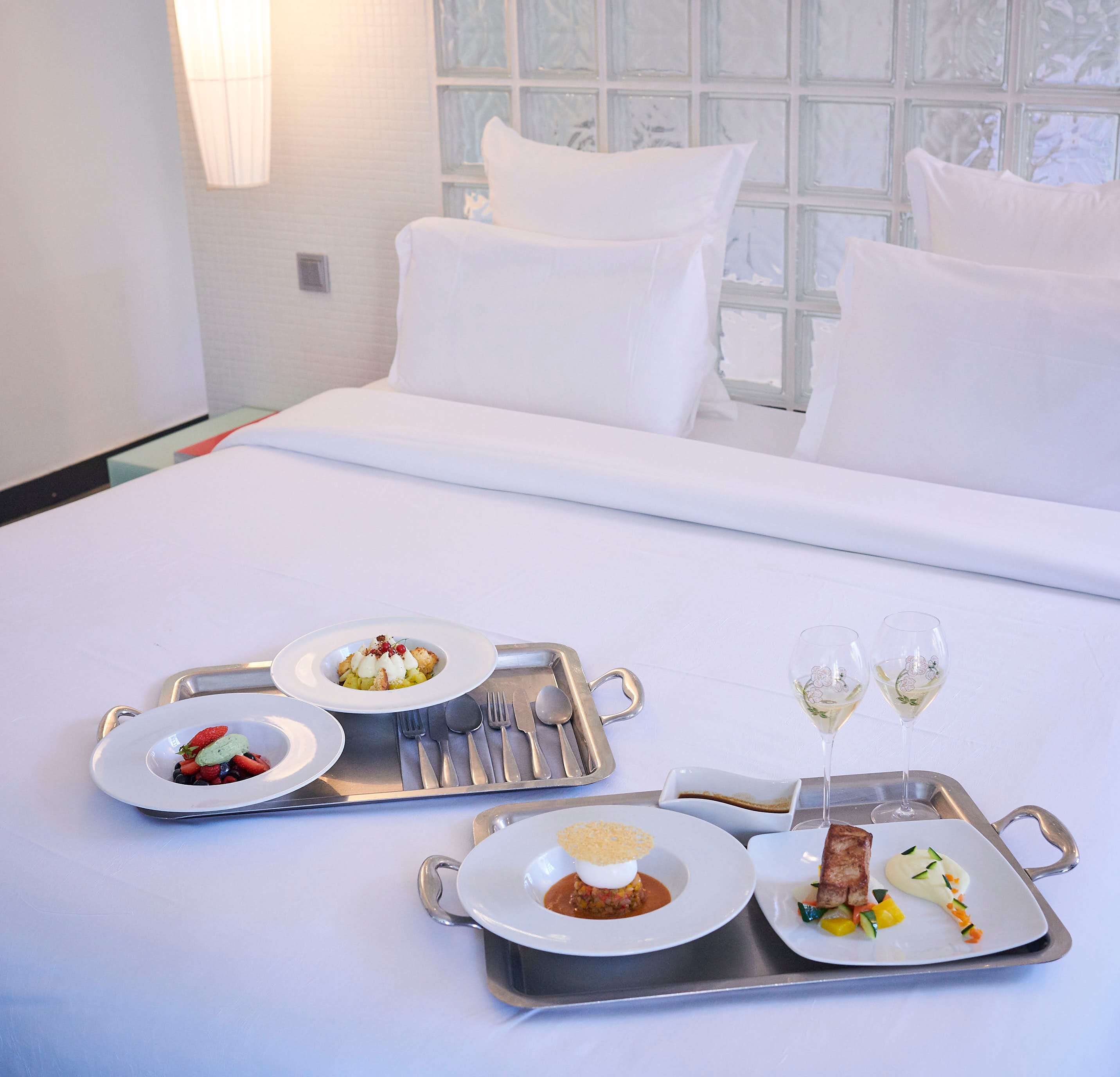 Kube Paris - M Room - Room service